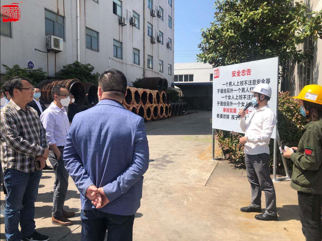 Ảnh nhóm trong nhà máy 1